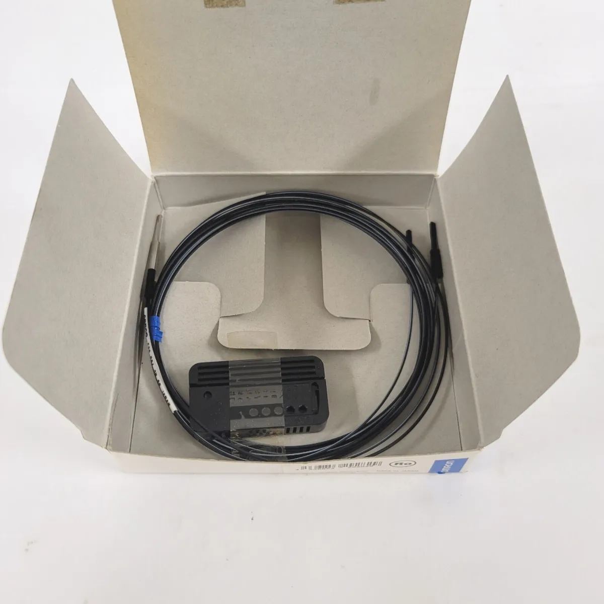 Sensor de fibra óptica OMRON E32-D24 - Image 2