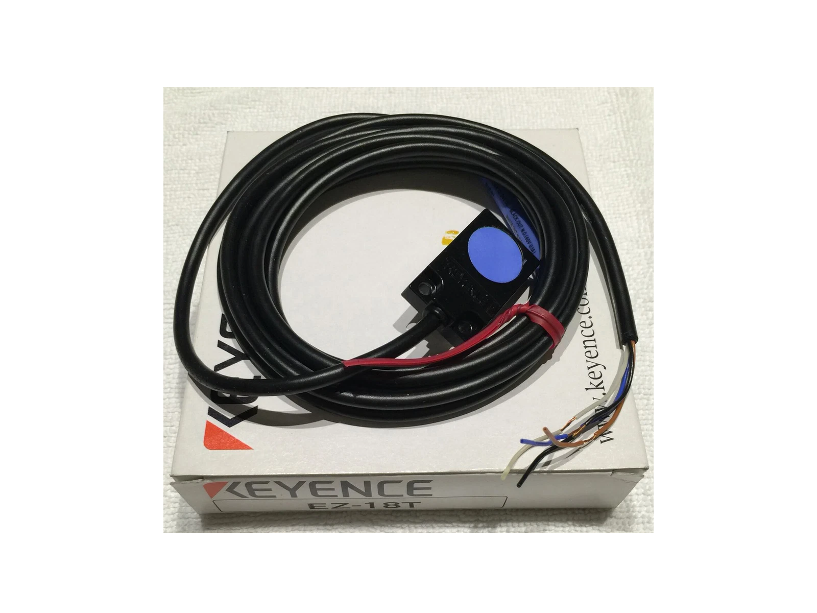 KEYENCE EZ-18T Sensor de Proximidad Inductivo Plano - Image 2
